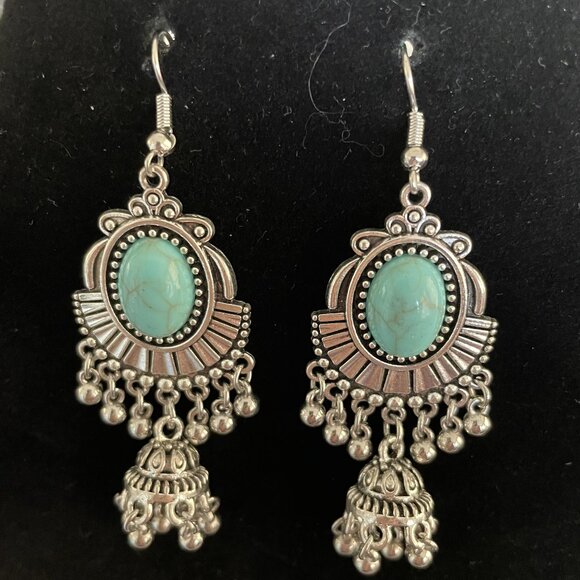 3/$17 Southwestern Inspired Faux Turquoise and Silver Pierced Ear… - Picture 1 of 3
